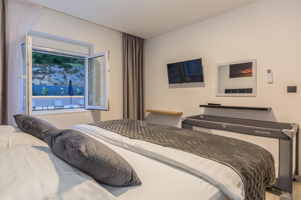 Luxury Apartment Lorena - Private Heated Pool - Jesenice  Exterior foto